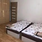 Team Flat & Urban Family Comfort - Homebase With A Castle View
