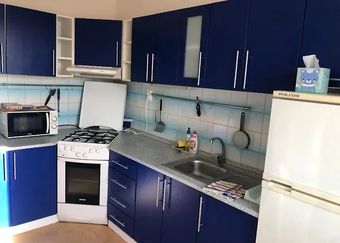 Team Flat & Urban Family Comfort - Homebase With A Castle View