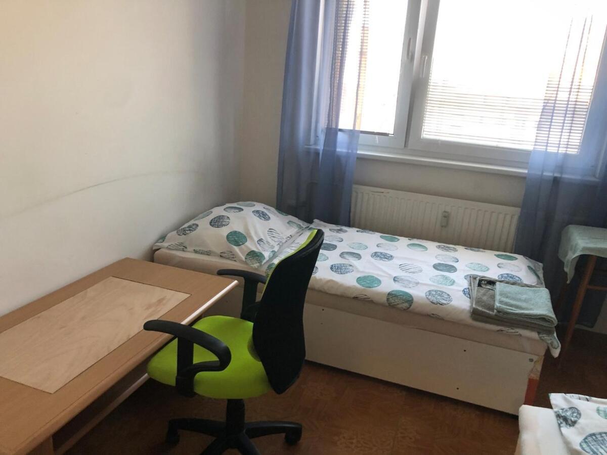 Team Flat & Urban Family Comfort - Homebase With A Castle View Bratislava
