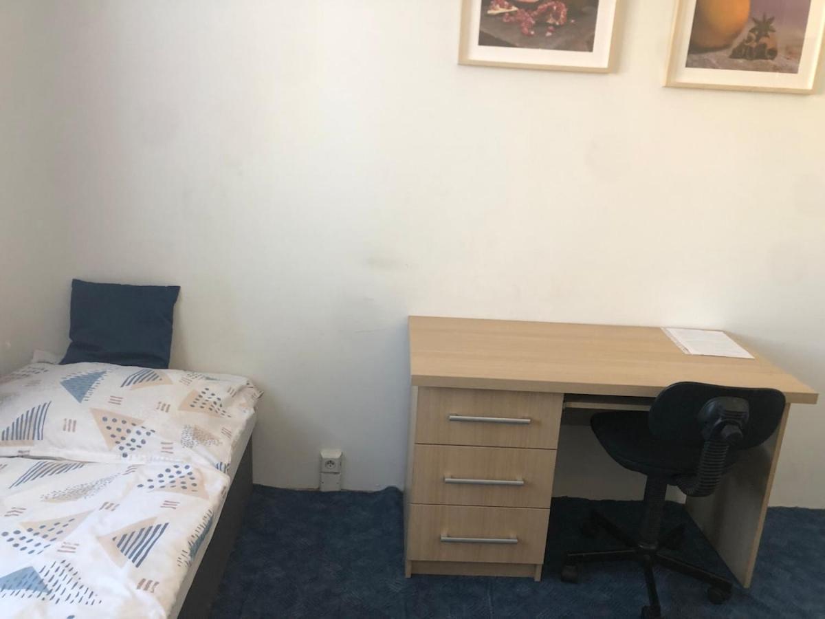 Team Flat & Urban Family Comfort - Homebase With A Castle View * Bratislava