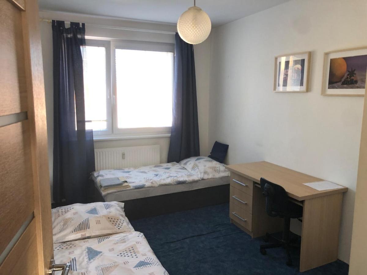 Team Flat & Urban Family Comfort - Homebase With A Castle View *