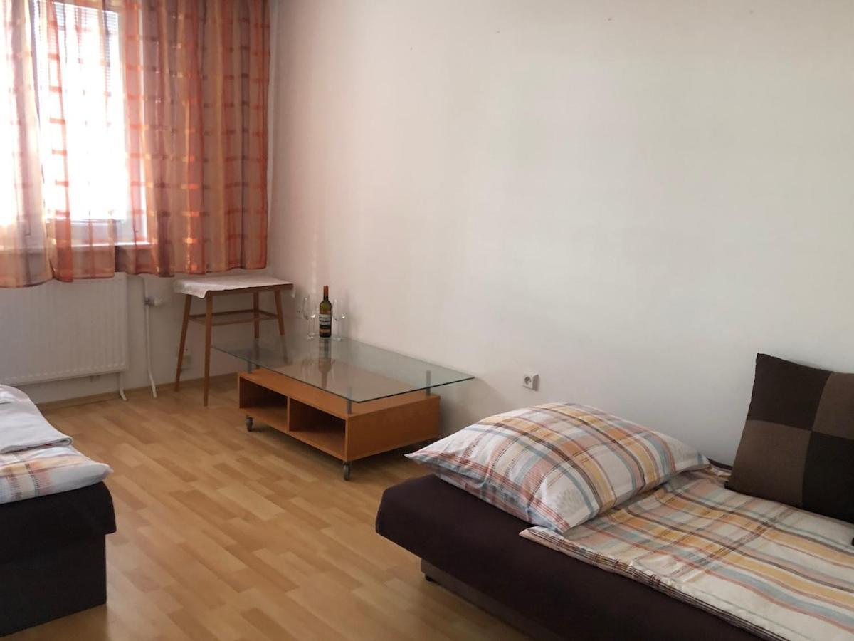 Team Flat & Urban Family Comfort - Homebase With A Castle View * Bratysława