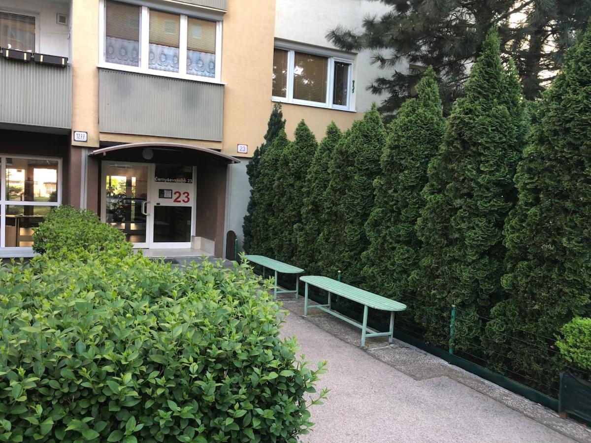 Team Flat & Urban Family Comfort - Homebase With A Castle View * Bratislava