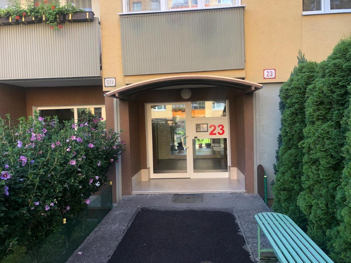 Team Flat & Urban Family Comfort - Homebase With A Castle View Bratislava